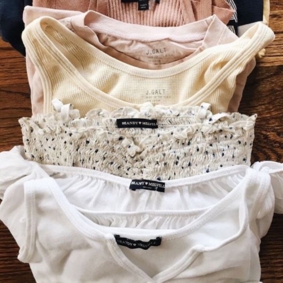 3-4 TOPS POPULAR BRAND MYSTERY BOX! - Picture 2 of 4